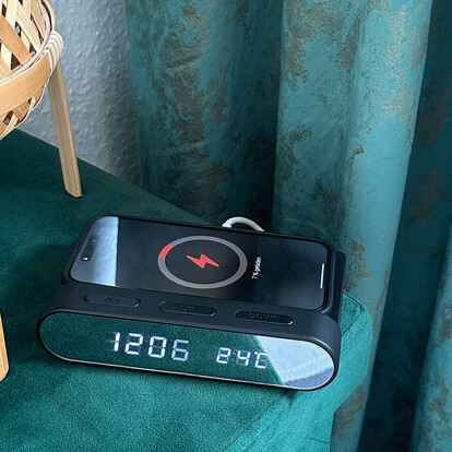 Wecker und Wireless charger Adelaine,schwarz, A-Nr.: 532503 - 03